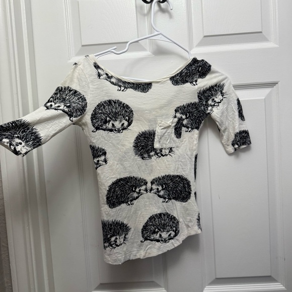 Anthropologie White Tee with Hedgehog Design - Picture 2 of 12